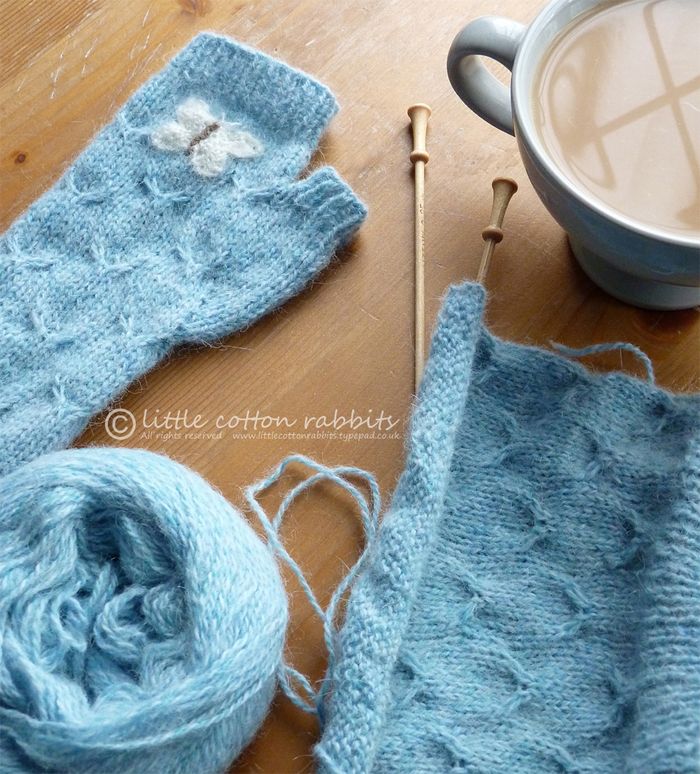 By Jenni Designs: Free Crochet Pattern: Cable Fingerless Gloves