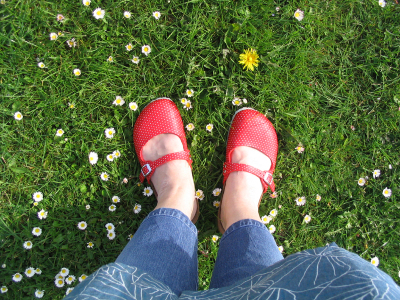 Little Cotton Rabbits: red shoes, no knickers...